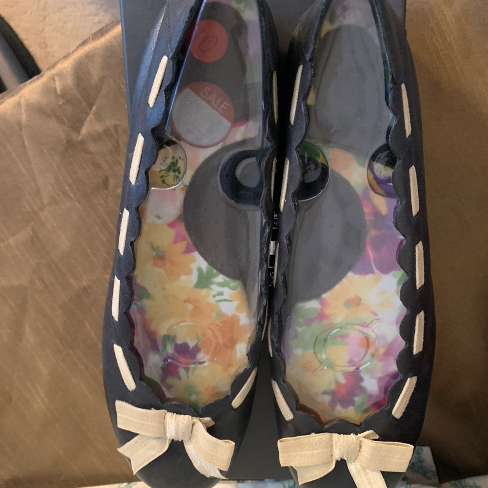 NIB-Black Ballet Flats with Cream Bows